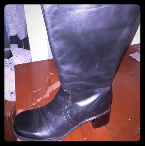 Women's black leather zip up healed boots